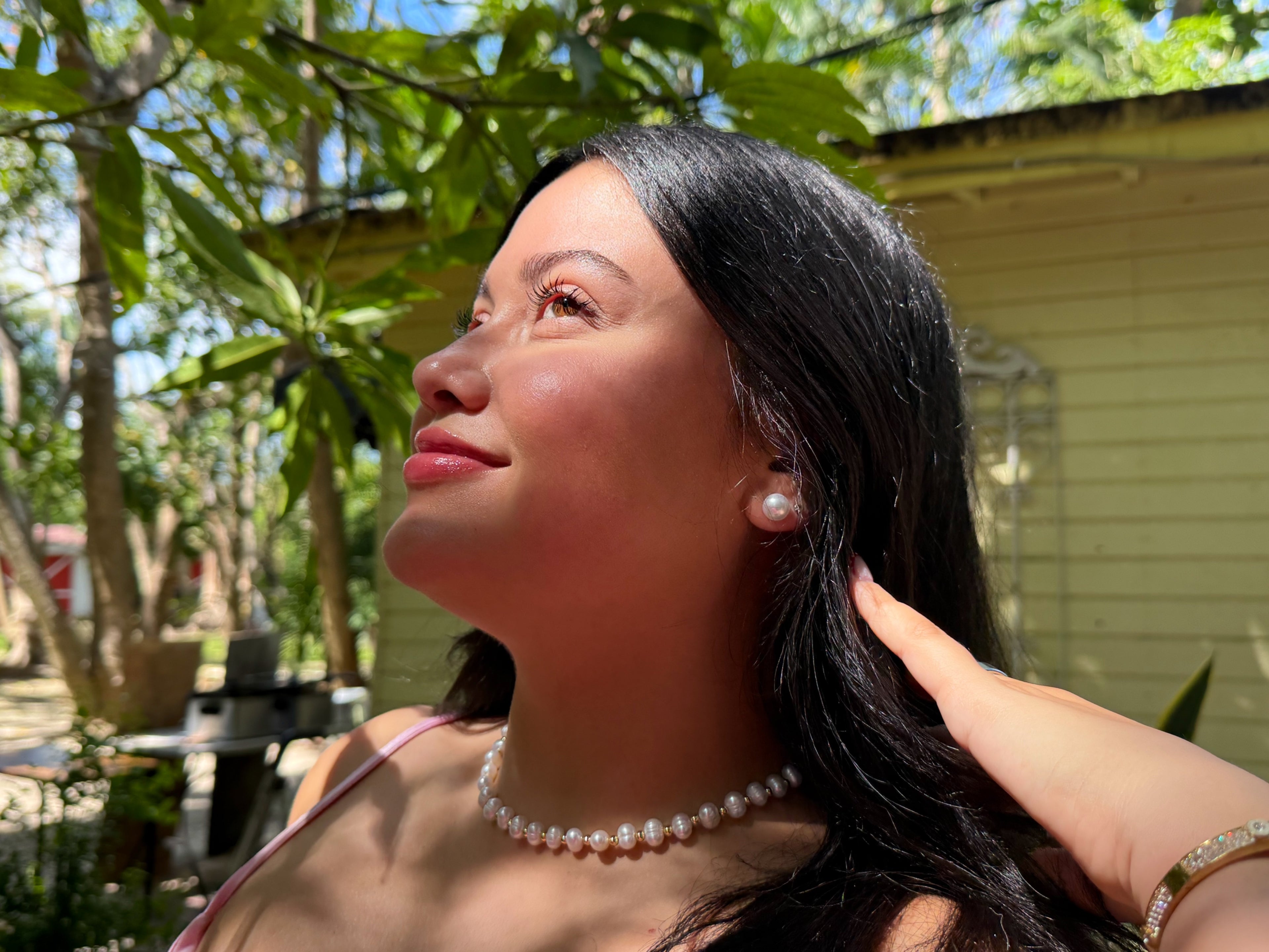 Classic pearl and gold necklace