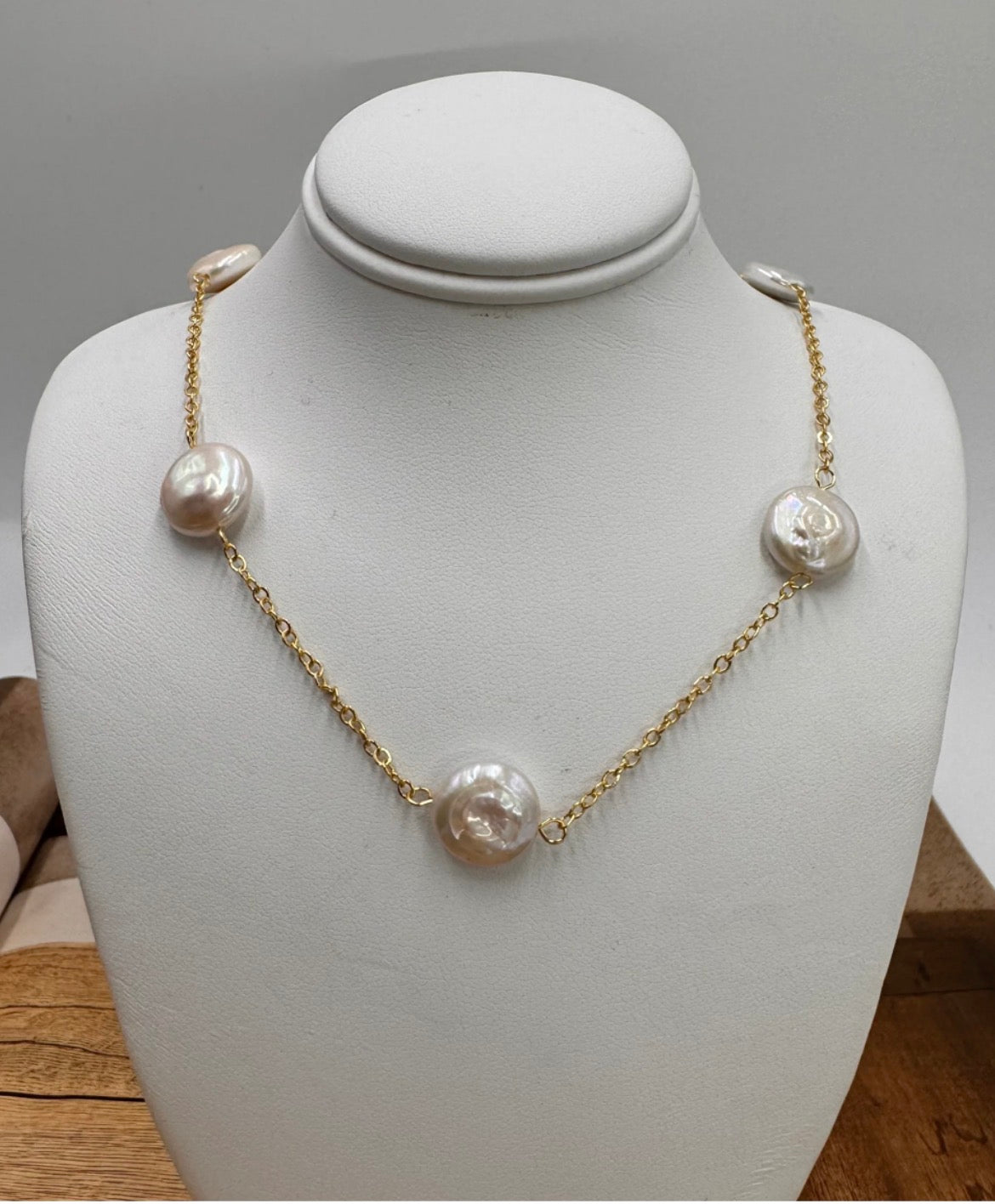 Mother of pearl necklace