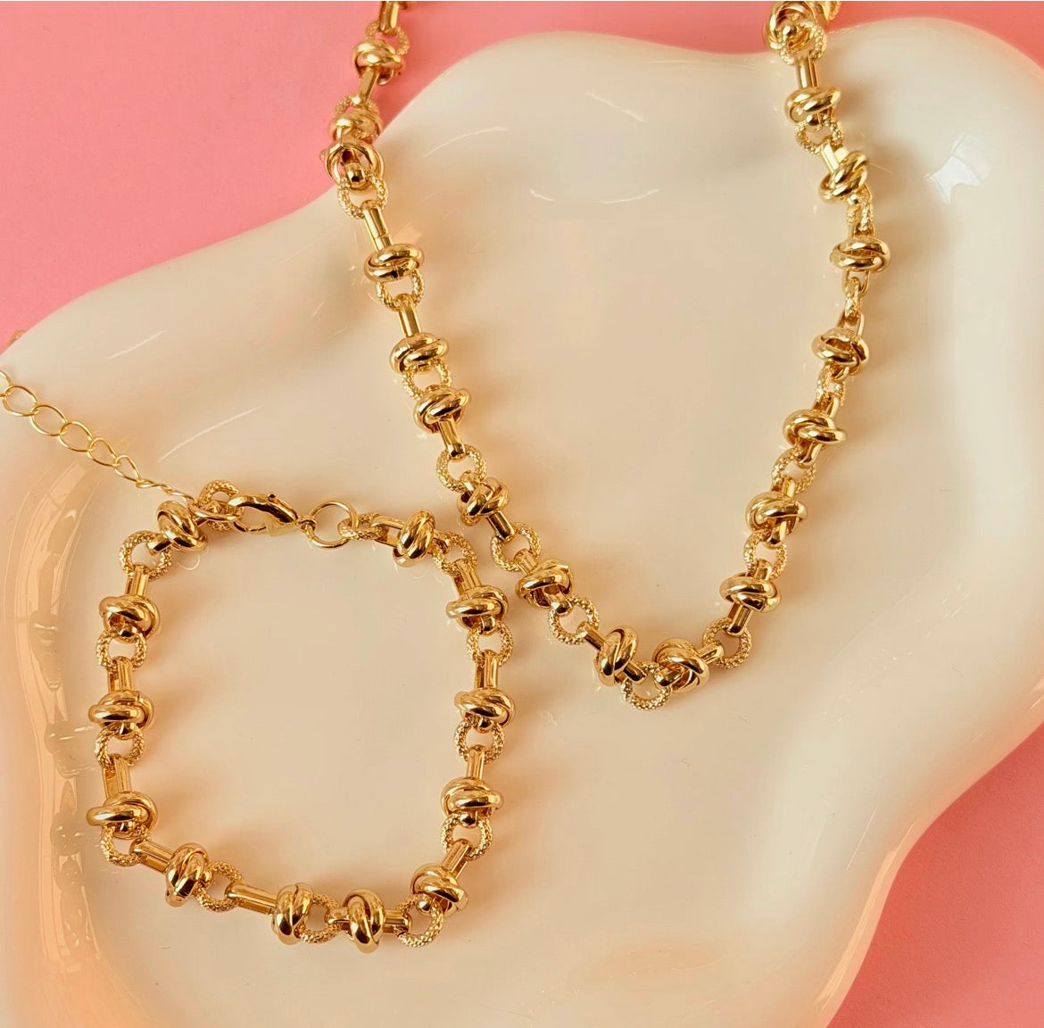 Knott gold necklace and bracelet set