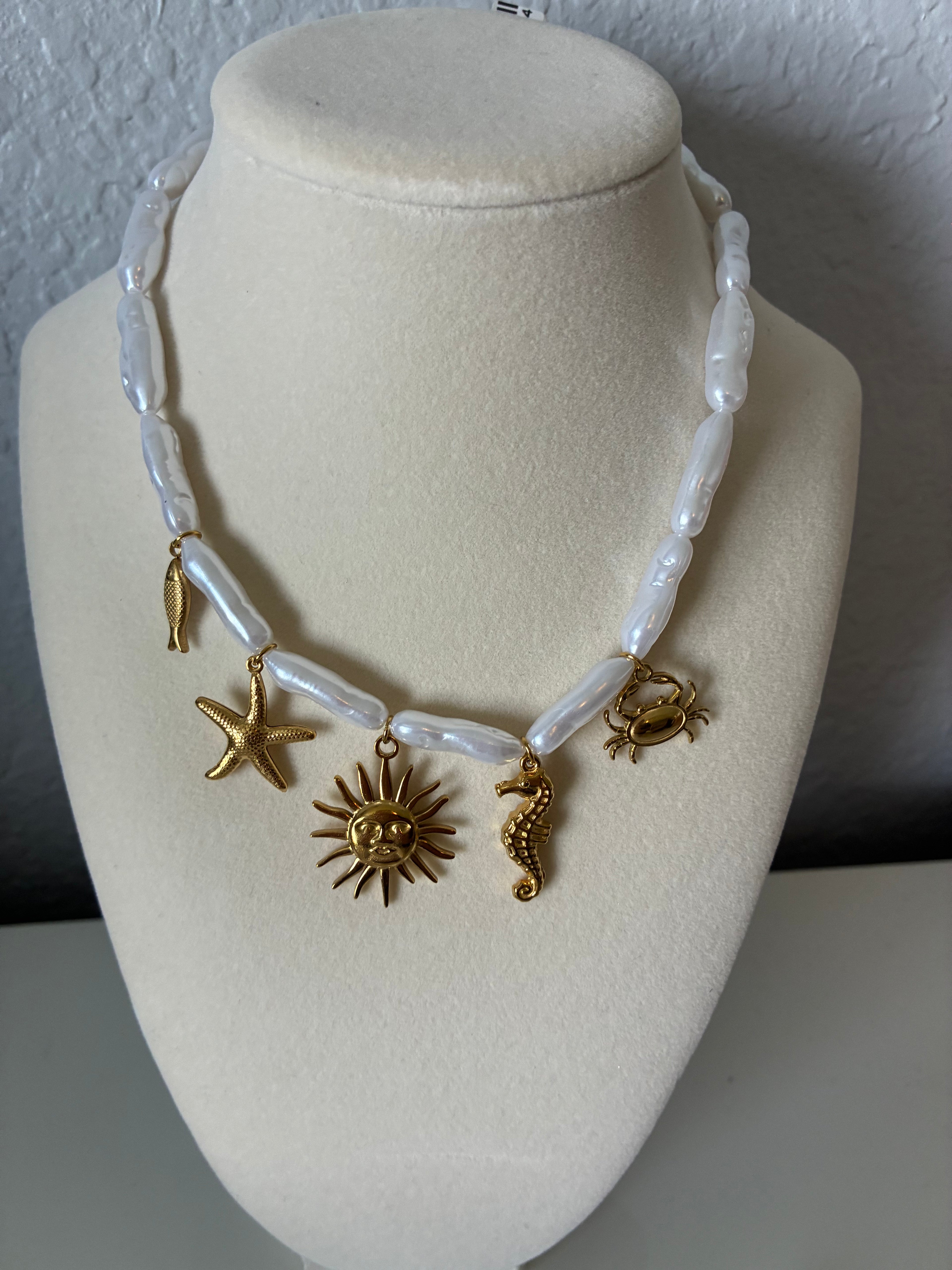 By the sea pearl necklace